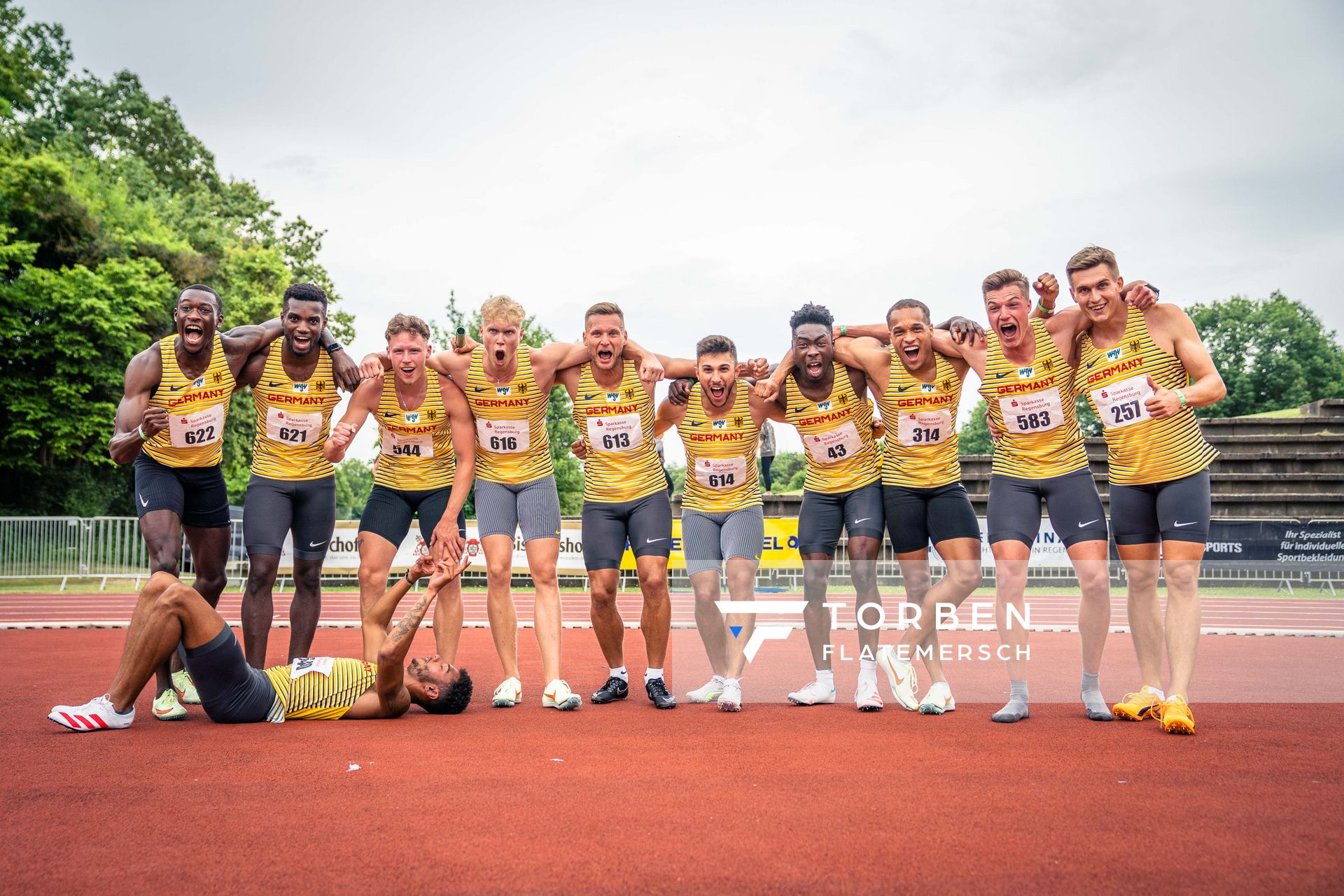 Die 4x100m Staffeln des DLVs: Owen Ansah (Hamburger SV), Lucas Ansah-Peprah (Hamburger SV), Kevin Kranz (Sprintteam Wetzlar), Marvin Schulte (SC DHfK Leipzig e.V.), Roy Schmidt (SC DHfK Leipzig e.V.), Deniz Almas (VfL Wolfsburg), James Adebola (SCC Berlin), Milo Skupin-Alfa (LG Offenburg), Julian Wagner (LC Top Team Thueringen), Patrick Domogala (MTG Mannheim) am 03.06.2022 waehrend der Sparkassen Gala in Regensburg